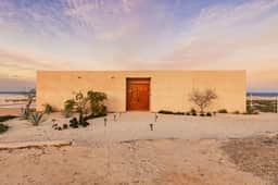 Beachfront Villa · Lighthouse · 11 Guests