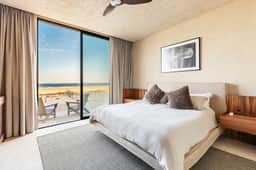 Beachfront Villa · Lighthouse · 11 Guests