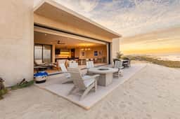 Beachfront Villa · Lighthouse · 11 Guests