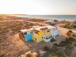 Beachfront Villa • 8 Guests • Pool • WiFi