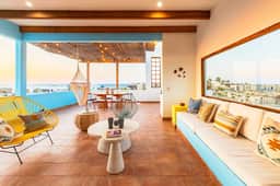 Beachfront Villa • 8 Guests • Pool • WiFi