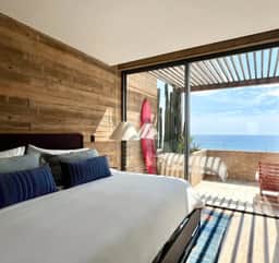 Ocean View • Beach Access • Pool • WiFi