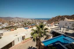 Ocean View 2BR Condo • Balcony • Kitchen • WiFi