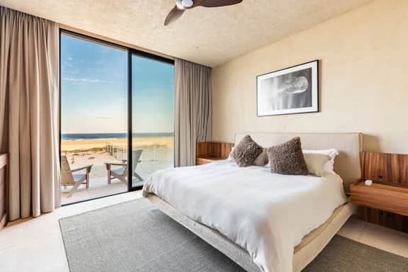 Beachfront Villa · Lighthouse · 11 Guests
