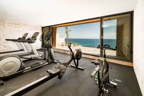 Condo w/Hot Tub • Infinity Pool • Gym • Ocean View