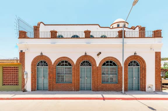 Downtown Home - Pool - Starlink WiFi- Parking - AC