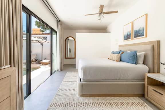 Downtown Home - Pool - Starlink WiFi- Parking - AC