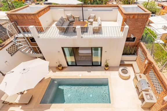 Downtown Home - Pool - Starlink WiFi- Parking - AC