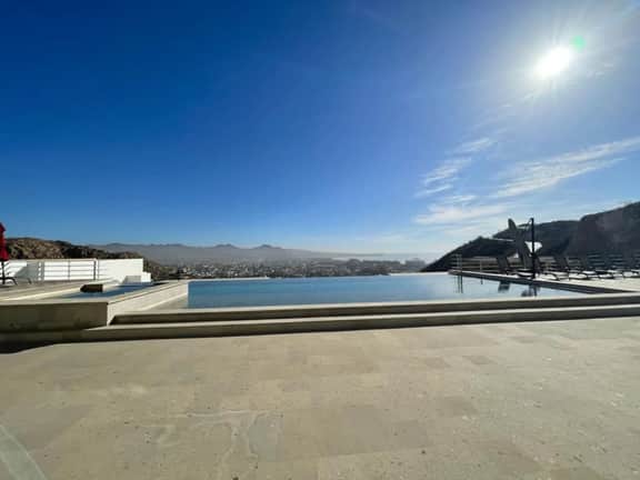 Ocean View 2BR Condo • Balcony • Kitchen • WiFi