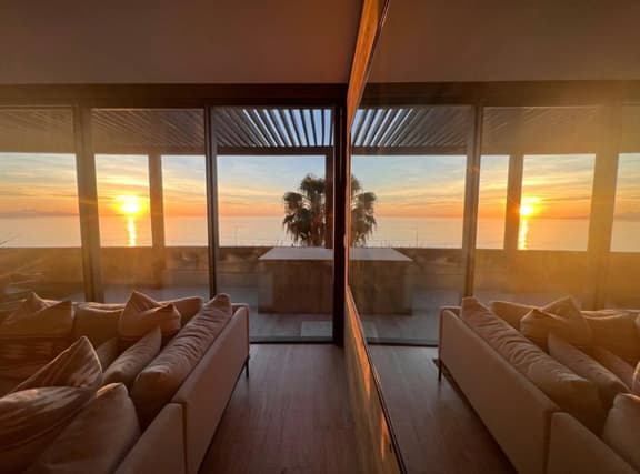 Ocean View • Beach Access • Pool • WiFi