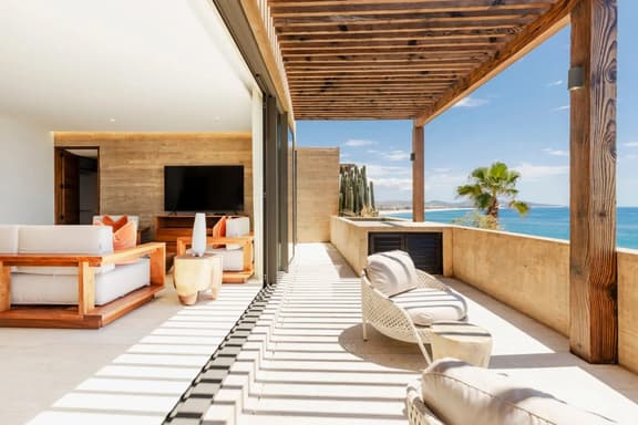 Ocean View Condo • Infinity Pool • Hot Tub • WiFi