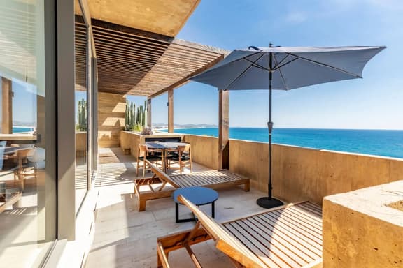 Panoramic Ocean View • Hot Tub • Balcony • WiFi